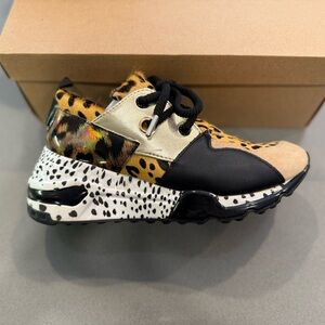 Steve Madden Size 6.5 Cliff Animal